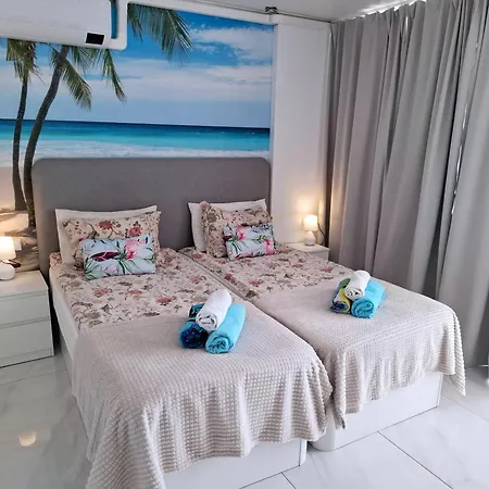 Under The Palm * Playa de las Américas