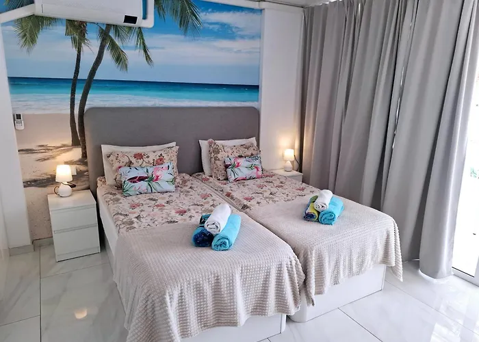 Under The Palm * Playa de las Américas