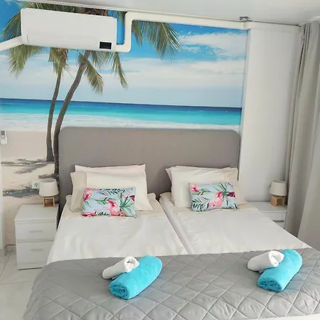 Under The Palm דירה *