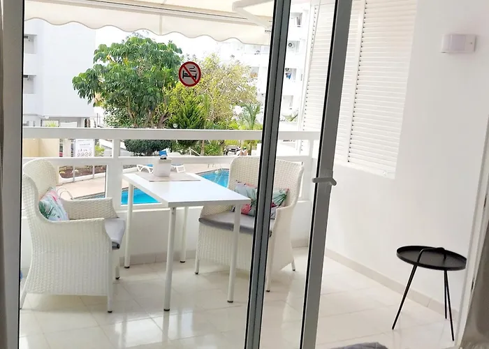 Under The Palm * Πλάγια ντε λας Αμέρικας