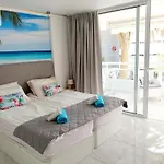 Apartment Under The Palm